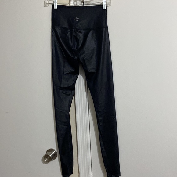 Beyond Yoga leggings - Picture 3 of 6